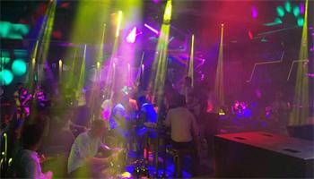 恒之光點(diǎn)亮海南白沙基地酒吧